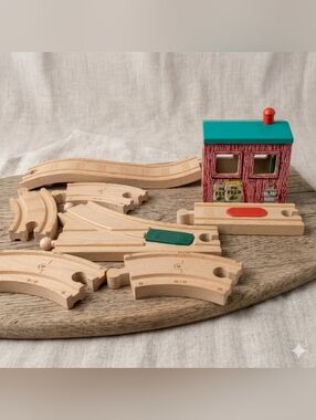 Thomas & Friends Wooden Railway McColl’s Farm Pig Shed + Track Set